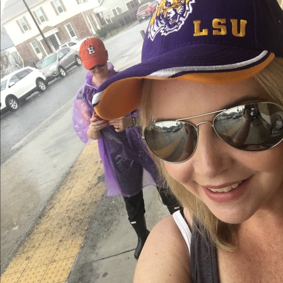 Meet your Posher, Heather - Picture 1 of 1